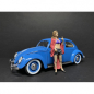 Preview: American Diorama 38228 Partygoers Frau mit kurze Hose 1:18 Figur 1/1000