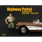 Preview: American Diorama 77516 Highwy Patrol US Polizei - Polizist spricht ins Funkgerät 1/1000 1:24