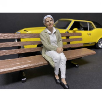 American Diorama 38235 Sitting old women sitzende alte Frau 1:18 Figur 1/1000