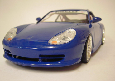 BBurago Porsche 911 (996) GT3 blau + 02-5 (umgebautes Modell) 1:18