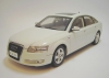 Audi A6 3.0 Limousine 2006 weiss 1:18 RAR