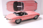 Preview: NOREV 122721 Jaguar E-Type Cabriolet 1962 pink 1:12 Modellauto limited 1/300