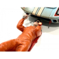 Preview: American Diorama 23903o Figur Mechaniker Paul orange 1:24 limitiert 1/1000