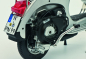 Preview: Schuco Vespa PX 125 silber mit Gepäckträger 70 Jahre 1:10 limitiert 1/1000 Motorradmodell