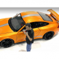 Preview: American Diorama 76382 Car Meet 1 Mann mit Sturmfeuerzeug 1:24 Figur 1/1000 limitiert