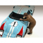Preview: American Diorama 76387 Raceday 1 Mechaniker der putzt 1:24 Figur 1/1000 limitiert