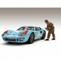Preview: American Diorama 76388 Raceday 1 Mechaniker mit Benzinkanister 1:24 Figur 1/1000 limitiert