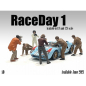 Preview: American Diorama 76386 Raceday 1 Mechaniker auf Knie 1:24 Figur 1/1000 limitiert