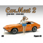 Preview: American Diorama 76291 Car Meet 2 Mann Stehende Frau mit Cappy 1:18 Figur 1/1000 limitiert