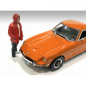 Preview: American Diorama 76392 Car Meet 2 Mann mit roter Jacke 1:24 Figur 1/1000 limitiert