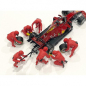 Mobile Preview: American Diorama 76553 Formel 1 Pit Crew II rot Shell Ferrari 1:18 F1 Mechaniker Figuren 1/1000