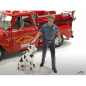 Preview: American Diorama 76320 Firefighters Fire Dog Trainer Feuerwehr Hundetrainer 1:18 Figur 1/1000 limitiert