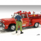 Preview: American Diorama 76421 Firefighters off duty Feuerwehr Dienstfrei 1:24 Figur 1/1000 limitiert