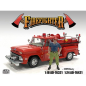 Preview: American Diorama 76321 Firefighters off duty Feuerwehr Dienstfrei 1:18 Figur 1/1000 limitiert