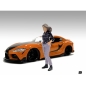 Preview: American Diorama 76430 Car Meet 3 Figur V 1:24 stehende Frau mit schwarzer Jacke limitiert 1/1000
