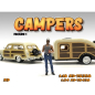 Preview: American Diorama 76338 Camper Figur V 1:18 stehender Mann mit Getränkedose limitiert 1/1000