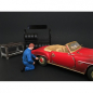 Preview: American Diorama 77446 Mechaniker -Tony Aufblasen Reifen 1/1000 1:18