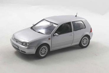 Revell VW Golf IV GTI 1997 silver 1:18 limitiert 1/700 modelcar