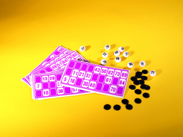 Noris Bingotrommel inkl. Kugeln, Chips und Bingoblöcke Familienspiel