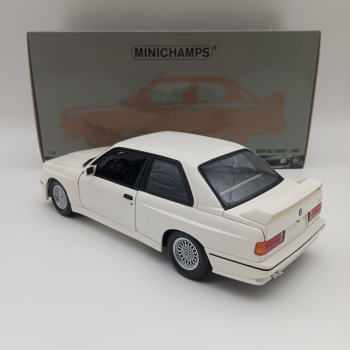 Minichamps BMW M3 E30 1987 weiss 1:18 modelcar