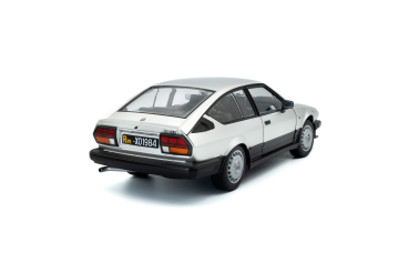Alfa Romeo GTV6 1984 silber 1:18 - Solido 421186543 Modellauto
