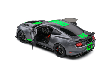 FORD GT500 Mustang grau mit neon grünen Streifen 1:18 Solido 421186170 Modellauto