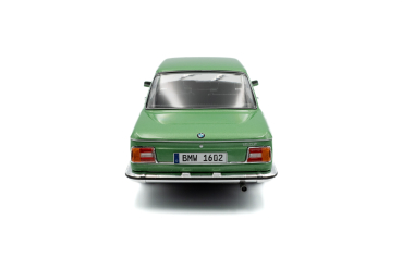 BMW 1602 Taiga green 1971 1:18 Solido 421186534 Modelcar