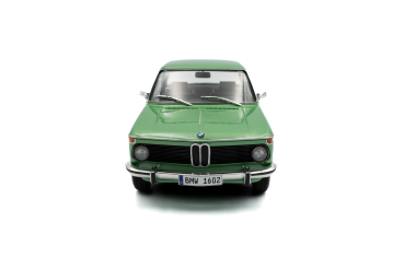BMW 1602 Taiga green 1971 1:18 Solido 421186534 Modelcar