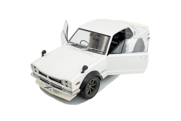 Nissan Skyline (C10) Hakosuka white 1:18 Solido 421186482 Modelcar