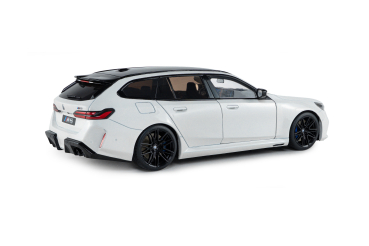 Preview: BMW M5 (G99) Touring weiß 1:18 Solido Modellauto 421186551