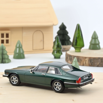 Norev 182620 Jaguar XJ-S 5.3 H.E. Coupe 1982 grün metallic 1:18 Modellauto