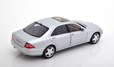 Norev 183816 Mercedes-Benz S55 AMG 2000 silber W220 1:18 limitiert 1/1002 Modellauto