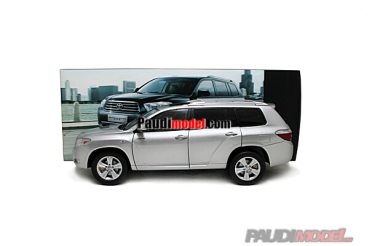 Paudi Toyota Highlander 2009 silber 1:18