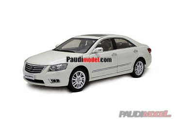 Paudi Toyota Camry 2009 gold 1:18