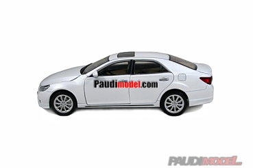 Paudi Toyota Reiz 2010 weiss 1:18