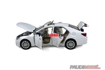 Paudi Toyota Reiz 2010 weiss 1:18