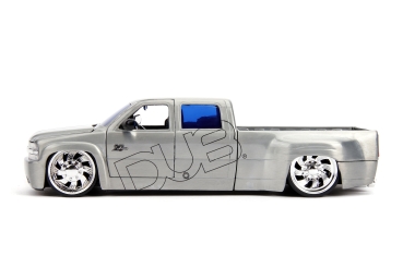 Jada Toys 253745016 Chevy Silverado 1999 Dooley Dub City 1:24 Modellauto