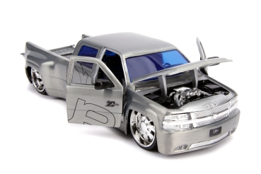 Jada Toys 253745016 Chevy Silverado 1999 Dooley Dub City 1:24 Modellauto