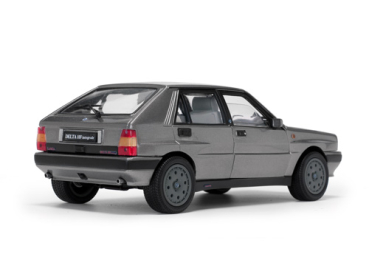 Sunstar 3155 Lancia Delta HF Integrale 8V 1987 grau 1:18 Modellauto