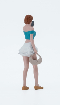 Atlantic 1:18 Figur Ada frau mit weissem Minirock und Smartphone Modellbau Diorama