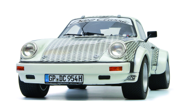 Schuco 450025100 Porsche 911 Carrera Rallye 4.0 Röhrl X 911weiss-schwarz 1:18 Modellauto