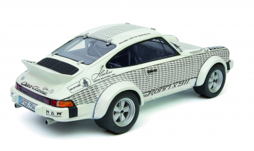 Schuco 450024900 Porsche 911 Carrera Rallye 4.0 Röhrl X 911mit Figur 1:18 Modellauto