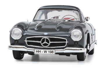Mercedes Benz 300SL Flügeltürer W198 grau 1:18 Schuco Modellauto