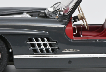 Mercedes Benz 300SL Flügeltürer W198 grau 1:18 Schuco Modellauto