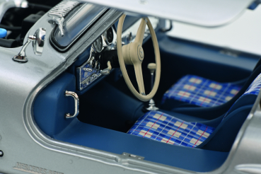 Mercedes Benz 300SL gullwing W198 silver 1:18 Schuco 450045200 Modelcar