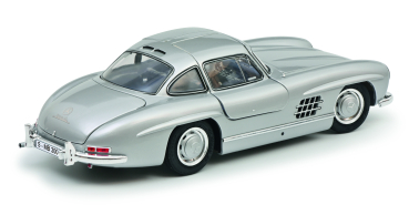Preview: Mercedes Benz 300SL Flügeltürer W198 silber 1:18 Schuco 450045200 Modellauto