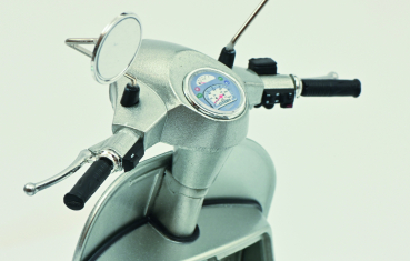 Schuco Vespa PX 125 silber mit Gepäckträger 70 Jahre 1:10 limitiert 1/1000 Motorradmodell