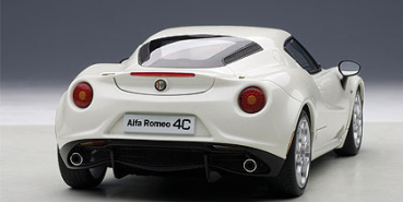 AUTOart ALFA ROMEO 4C Bianco Madreperla White 2013 1:18 70188