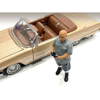 American Diorama 76273 Lowriderz I 1:18 Figur Mann mit Fernbedienung 1/1000 limitiert