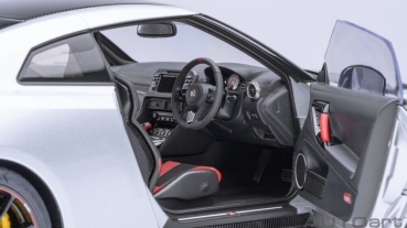AUTOart Nissan NISMO R35 GT-R 2022 silver Carbon 1:18 77503 Modelcar